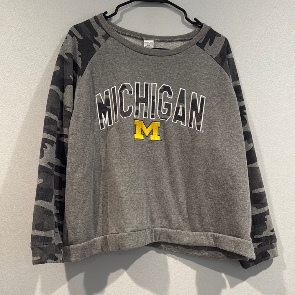 Sideline Apparel Michigan UofM Long Sleeve Crew Neck Camo Sweatshirt - Size 1XL